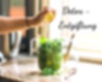Entgiftung - Detox, grüner Smoothie und Zitronensaft